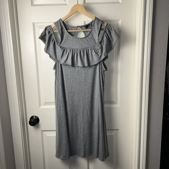 Torrid Grey Cold Shoulder Ruffle Casual Shift Dress Women’s size 1 - Picture 2 of 9